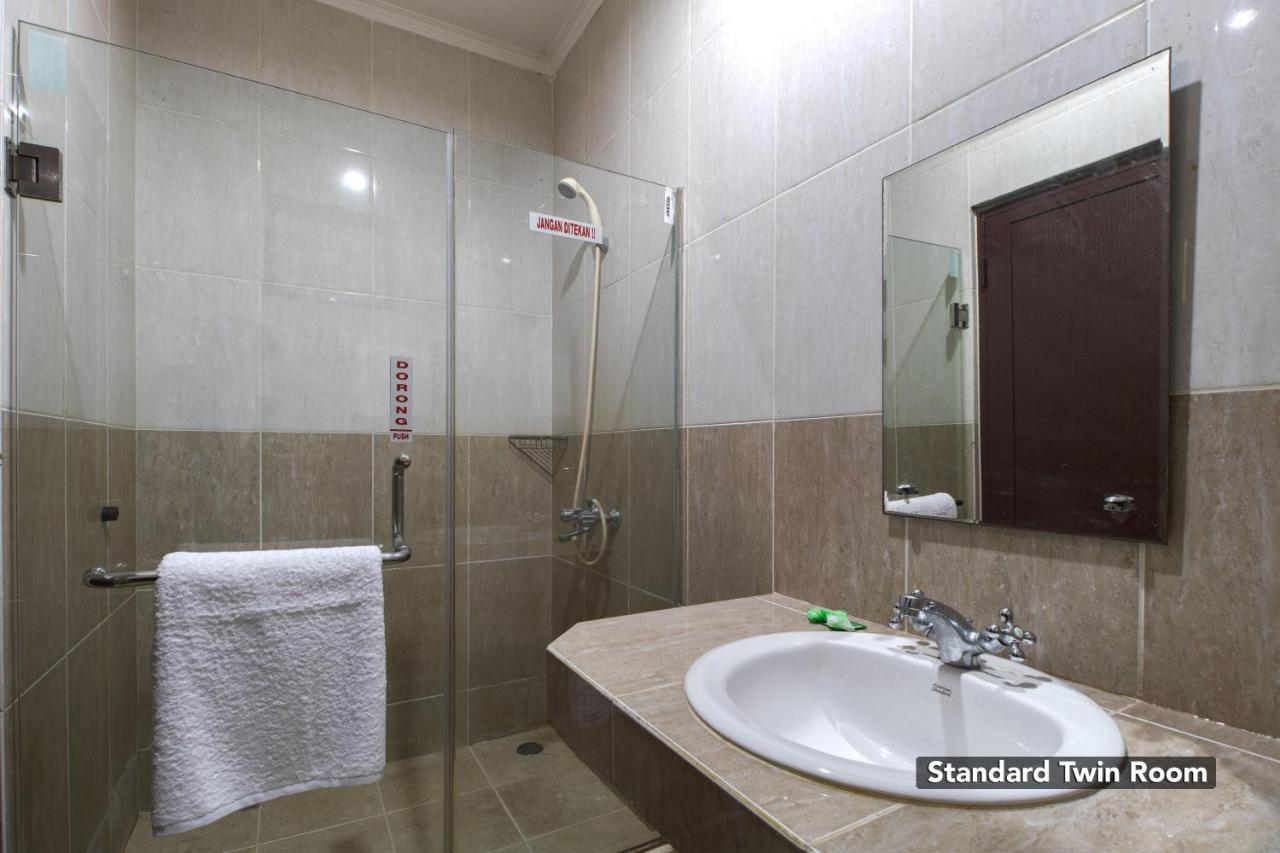 Hotel Arjuna Bekasi Exterior photo